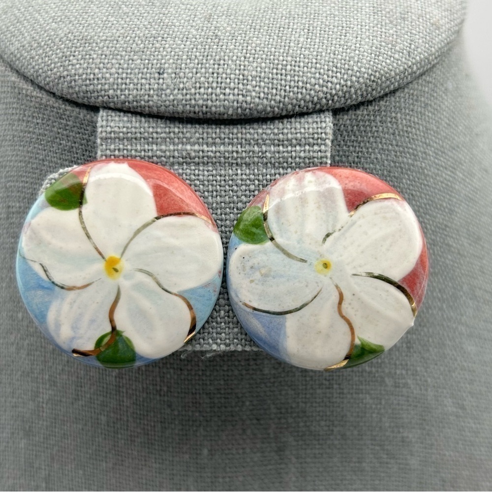 Vintage Round Flower White Daisy Hand painted Stud Pierced Earrings